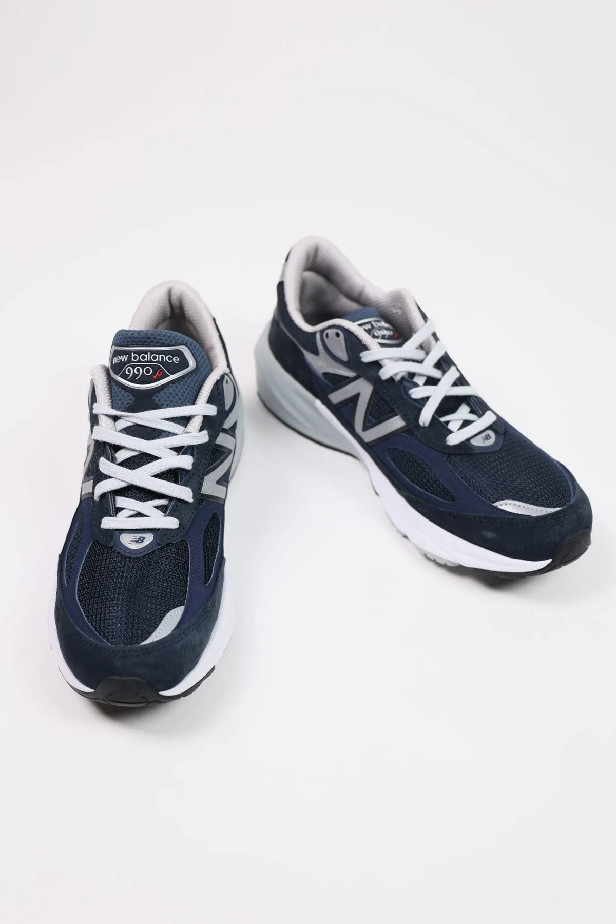 990v6 - Navy/Silver