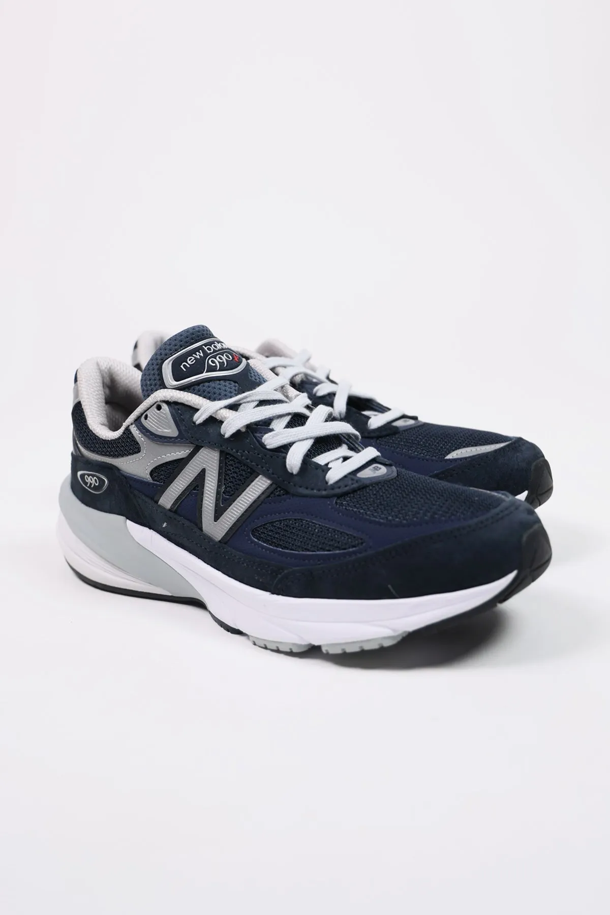 990v6 - Navy/Silver