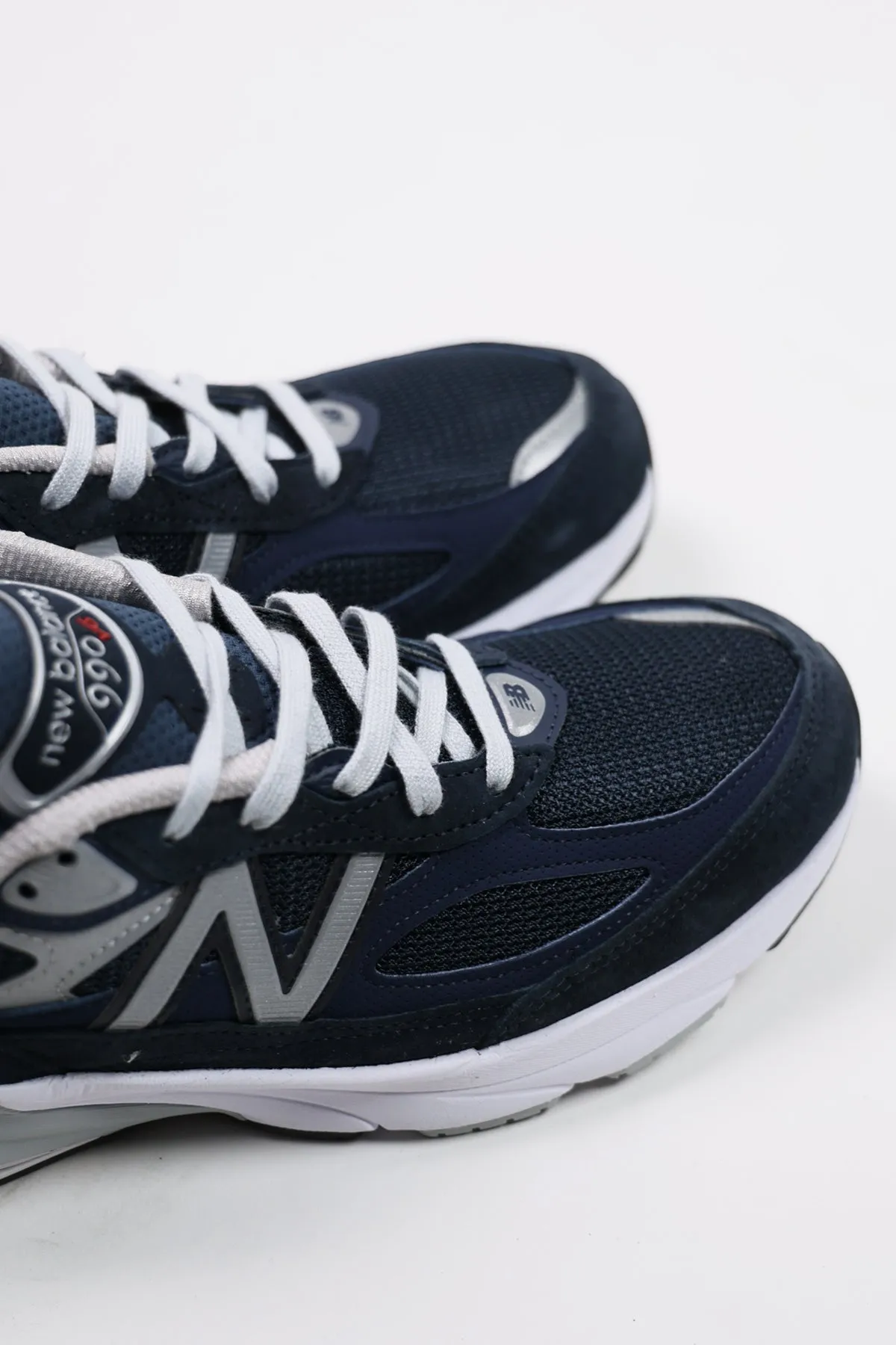 990v6 - Navy/Silver