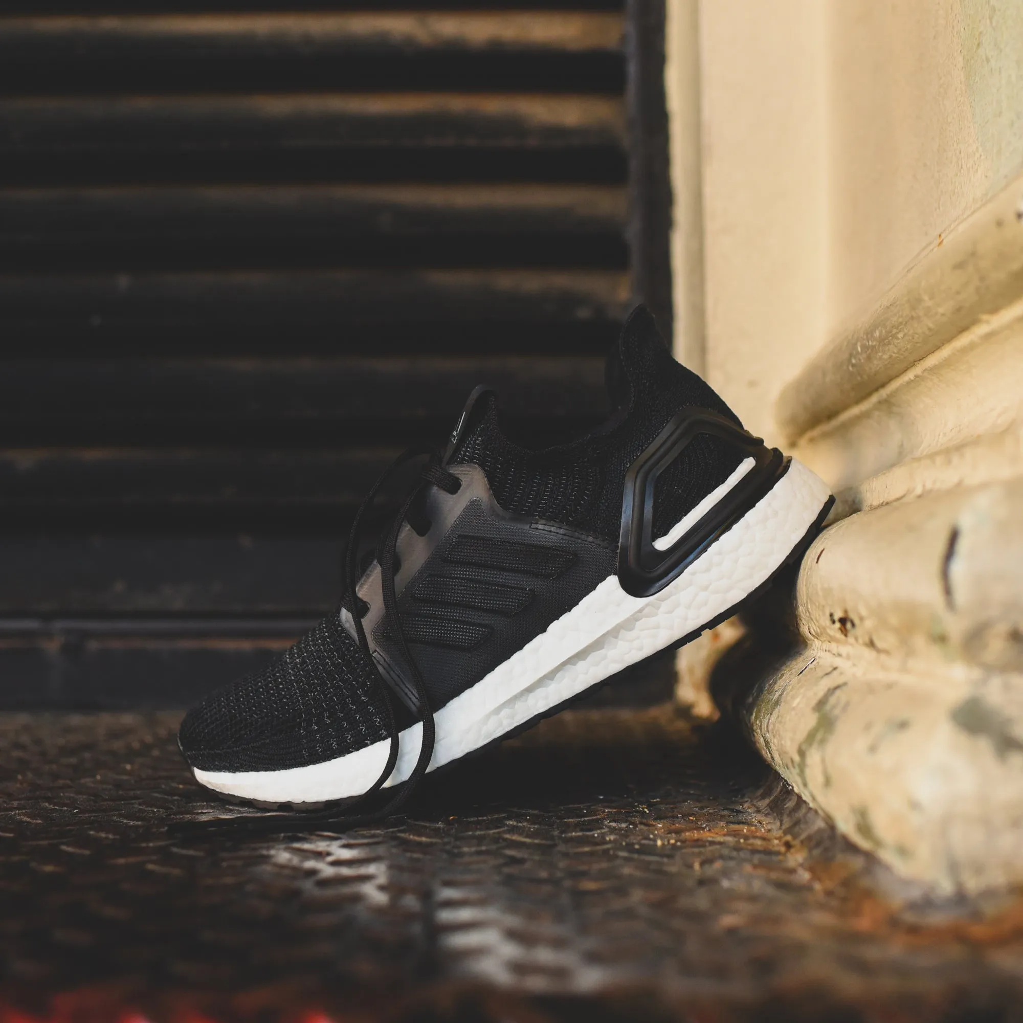 adidas Originals WMNS UltraBoost 19 - Core Black / White