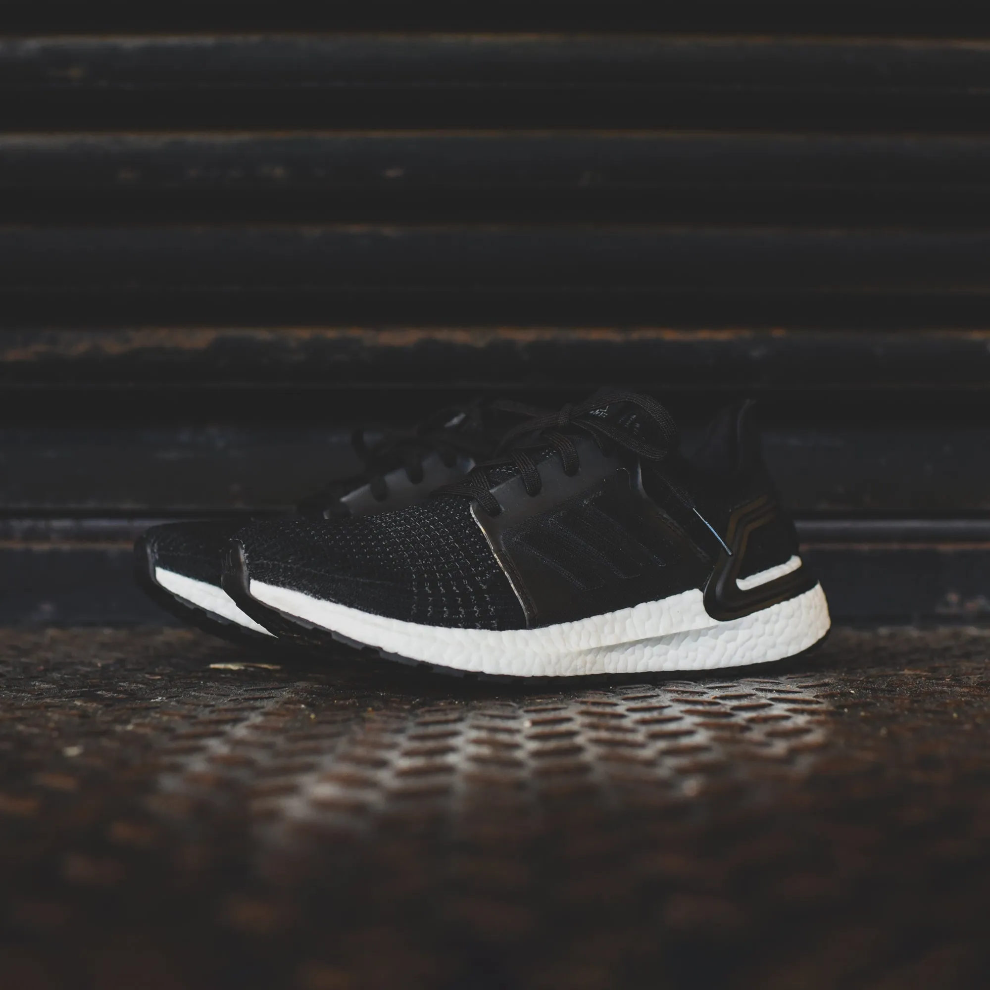 adidas Originals WMNS UltraBoost 19 - Core Black / White