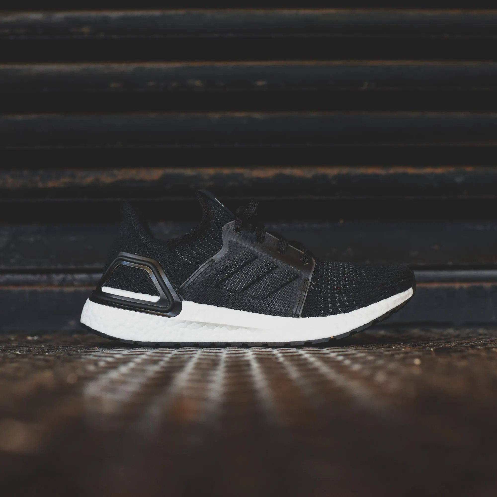 adidas Originals WMNS UltraBoost 19 - Core Black / White