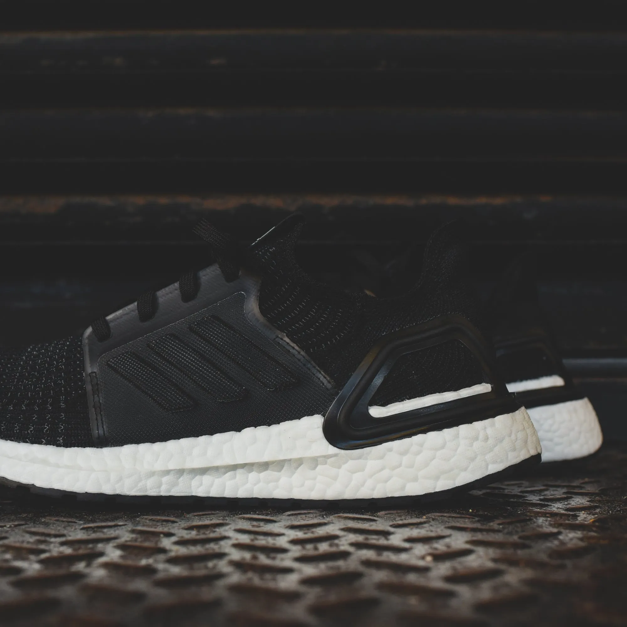 adidas Originals WMNS UltraBoost 19 - Core Black / White